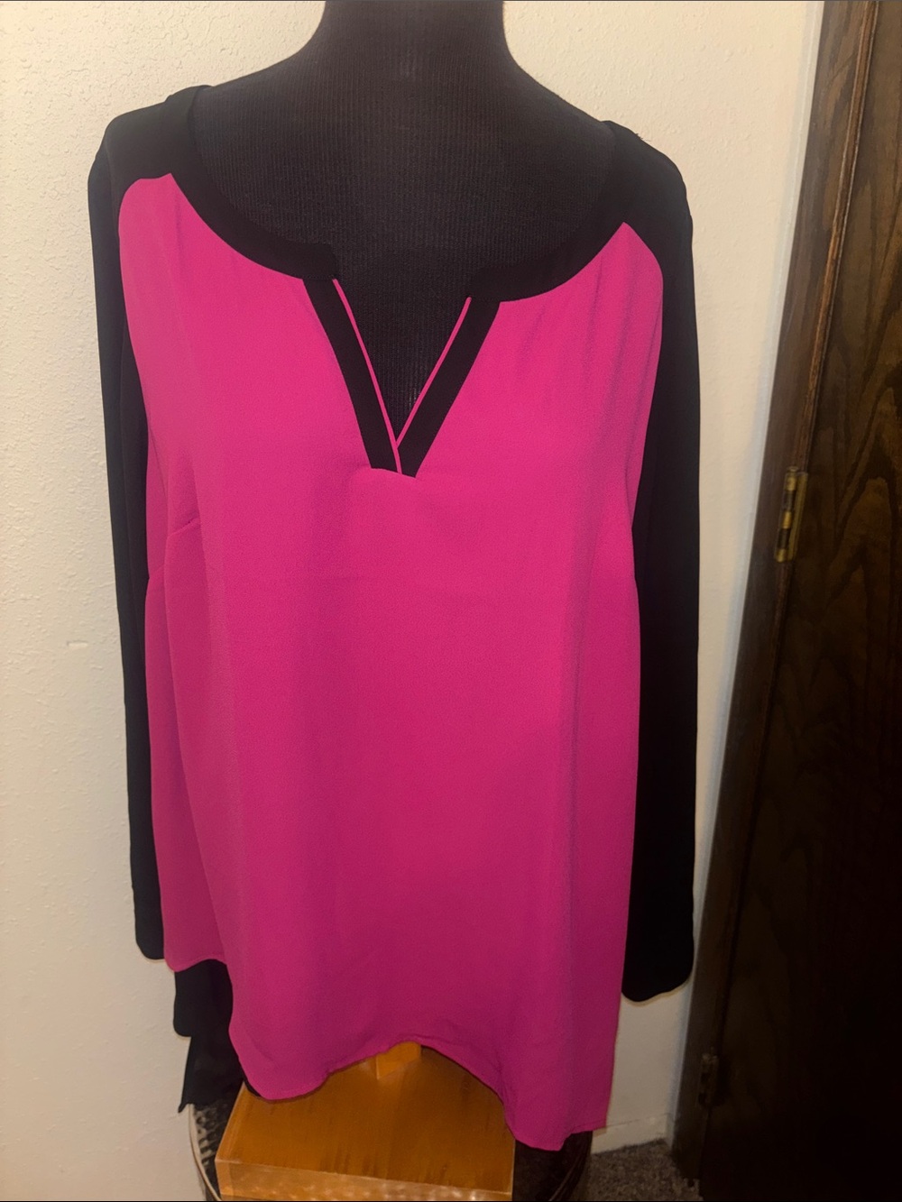 Womens Colorblock V-Neck Blouse - Pink and Black High-Low Hem Size 18/20 NWT